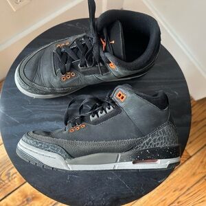 Nike Air Jordan size 6 (Big Boy) Sneakers Black and Orange